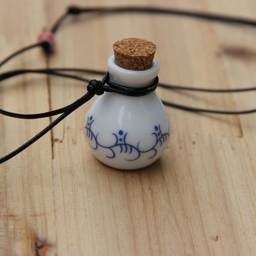 生产销售 景德镇陶瓷首饰批发 许愿瓶香水挂件  特色陶瓷饰品